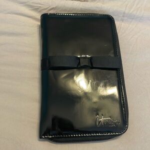 It Cosmetics Brush Holder Case in Black